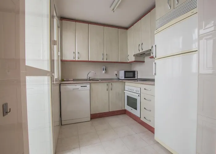 Centrico Con 2 Dormitorios En Granada Qh Puerta Real